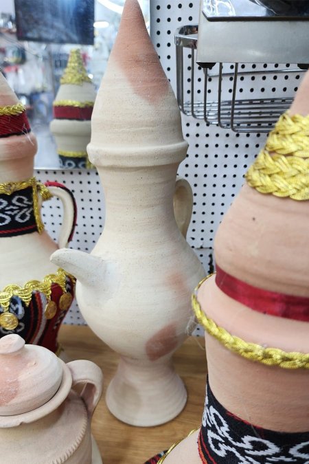 فخّارة كلاسيكية طويلة بدون زخارف